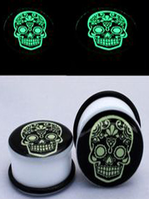 Glow in the dark skull design flesh tunnel